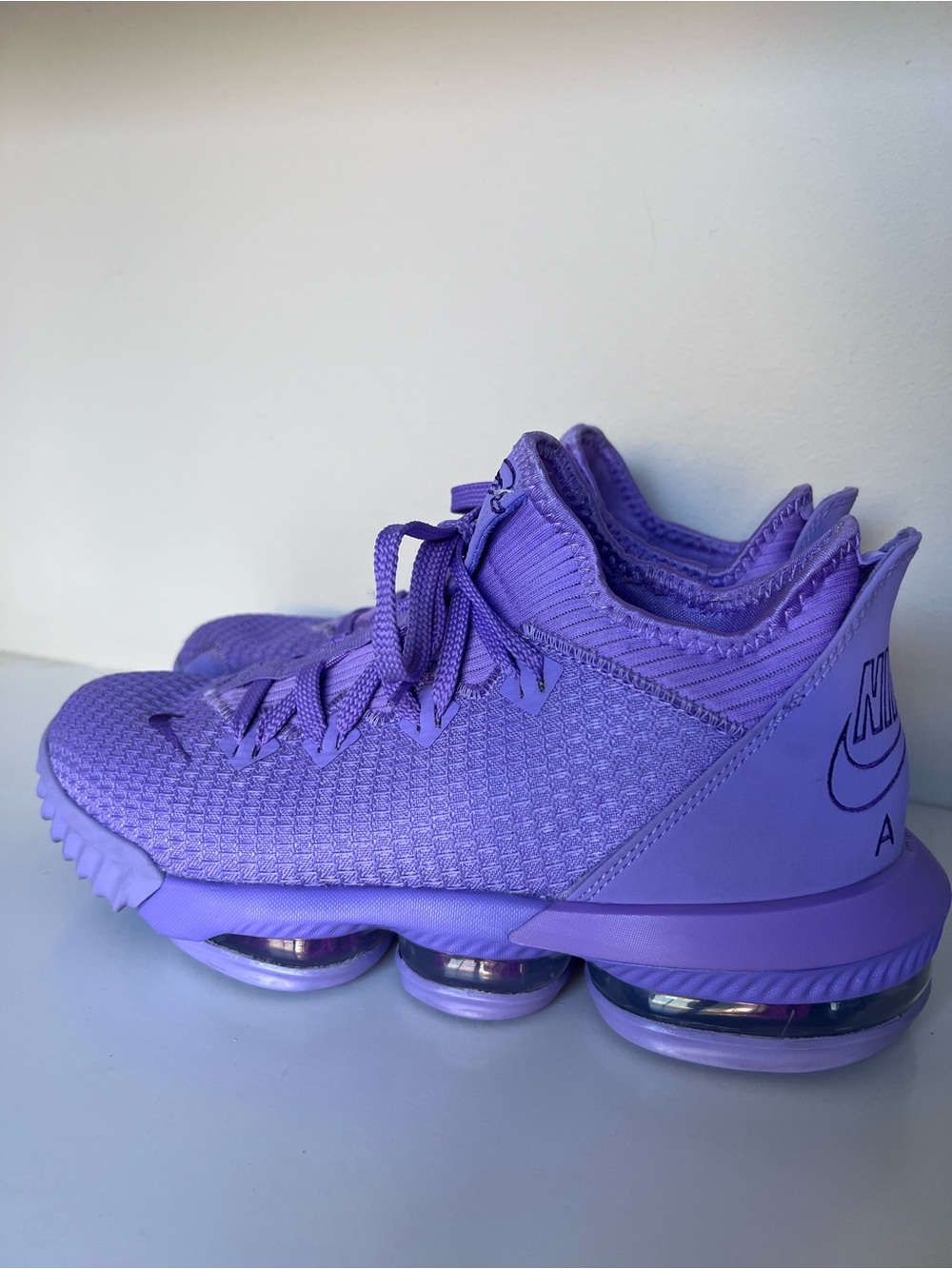 Nike Lebron 16 Low Atomic Violet